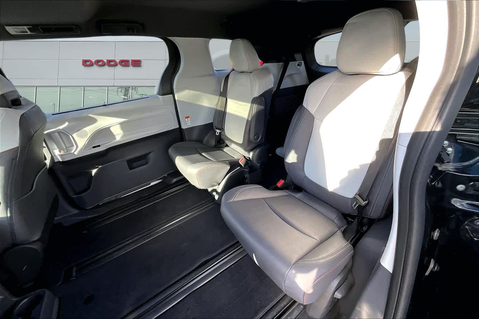 Thumbnail: 2022 Toyota Sienna - 13