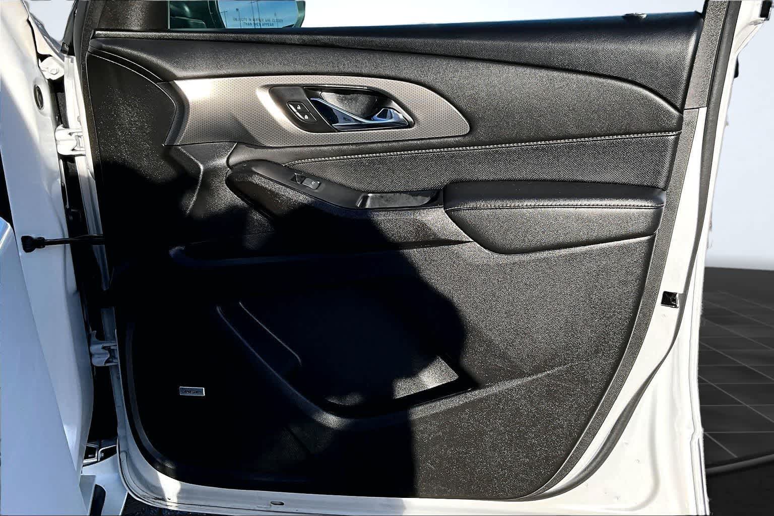 Thumbnail: 2023 Chevrolet Traverse - 29