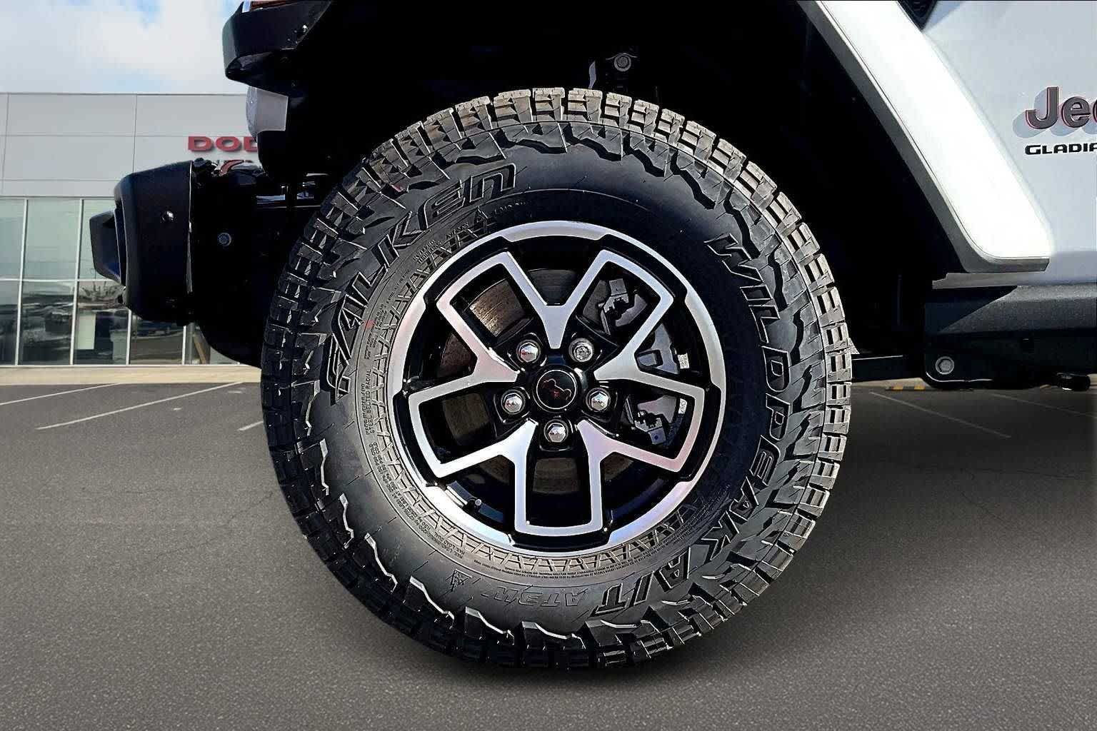 Thumbnail: 2025 Jeep Gladiator - 9