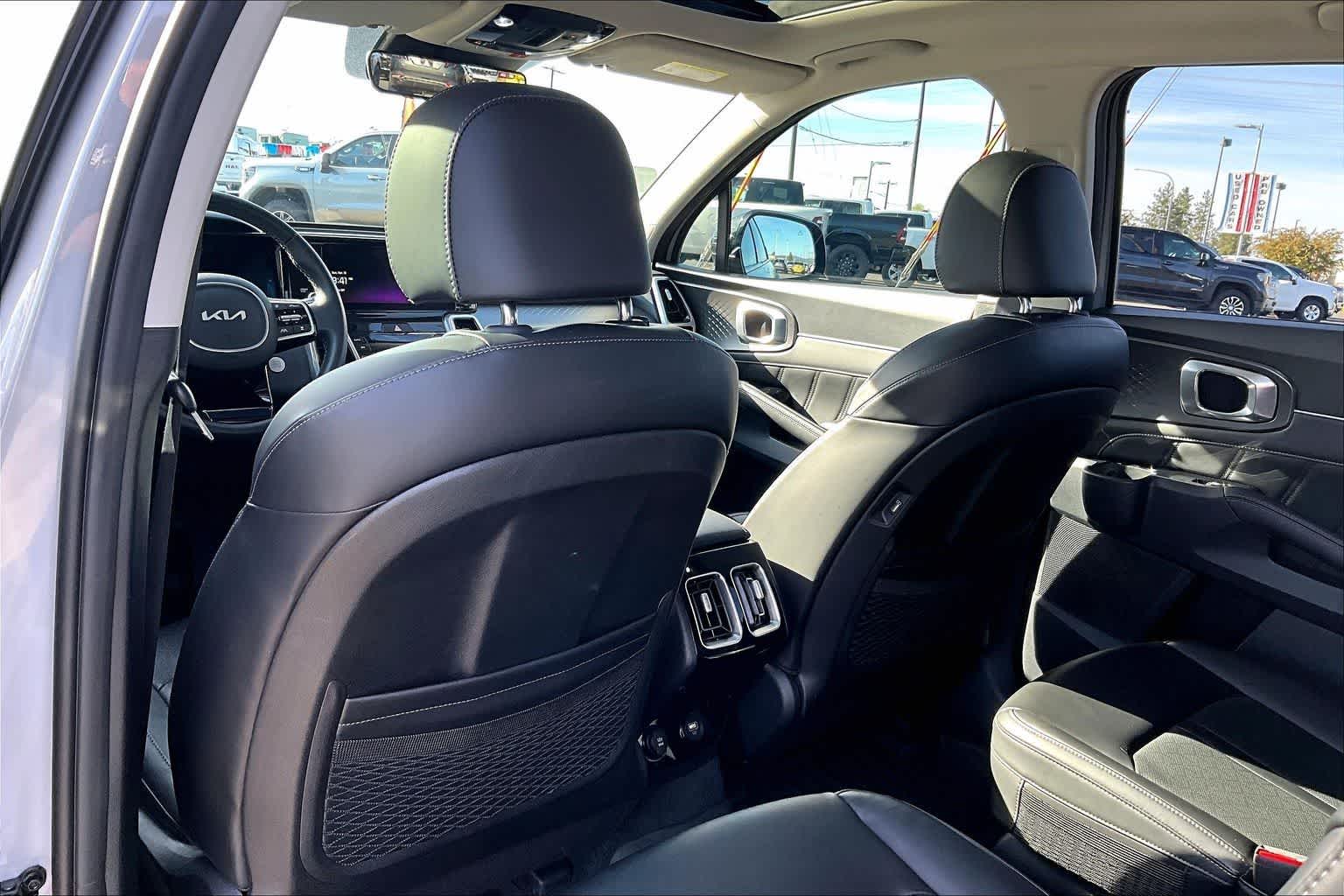 Thumbnail: 2023 Kia Sorento - 12