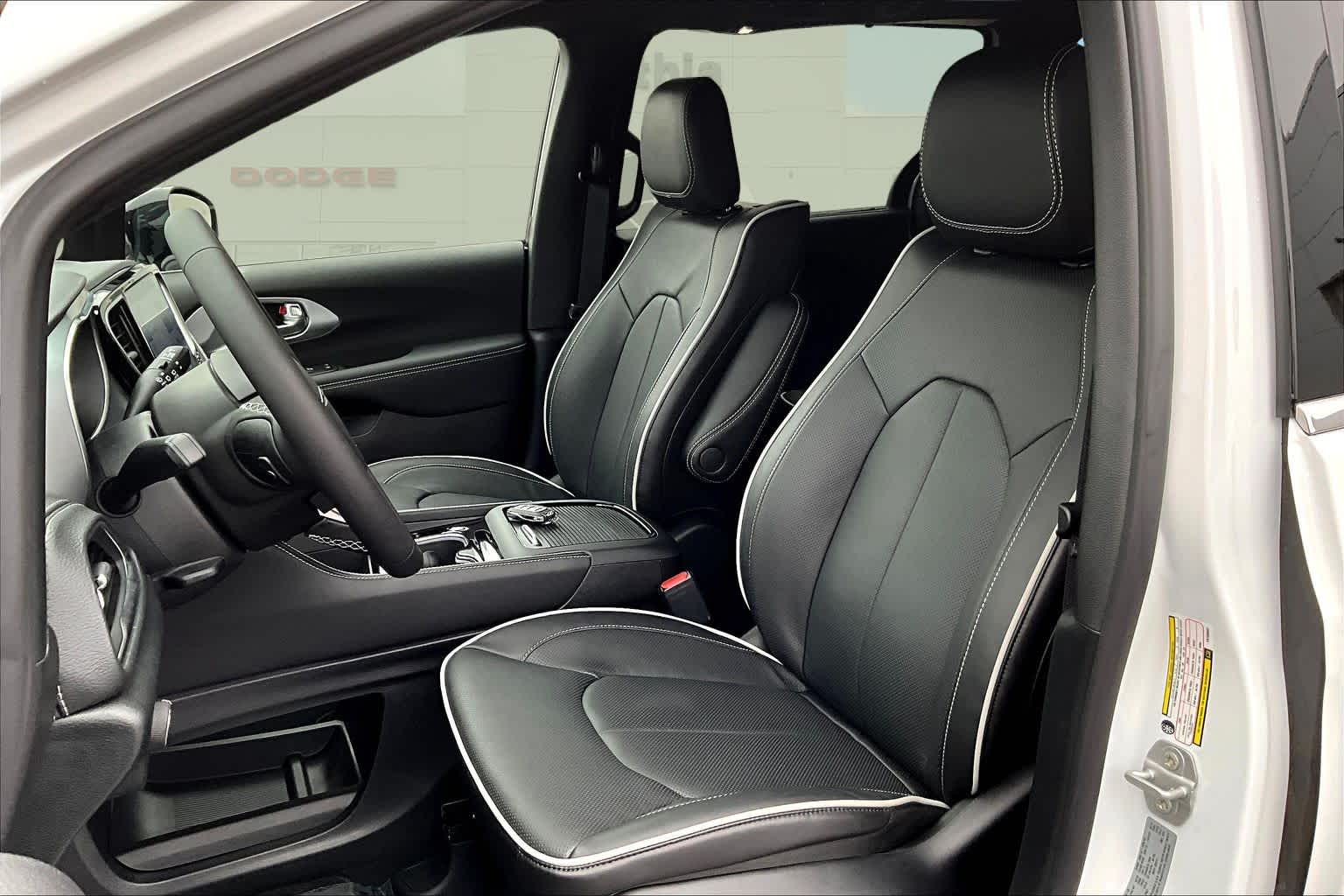 Thumbnail: 2026 Chrysler Pacifica - 11