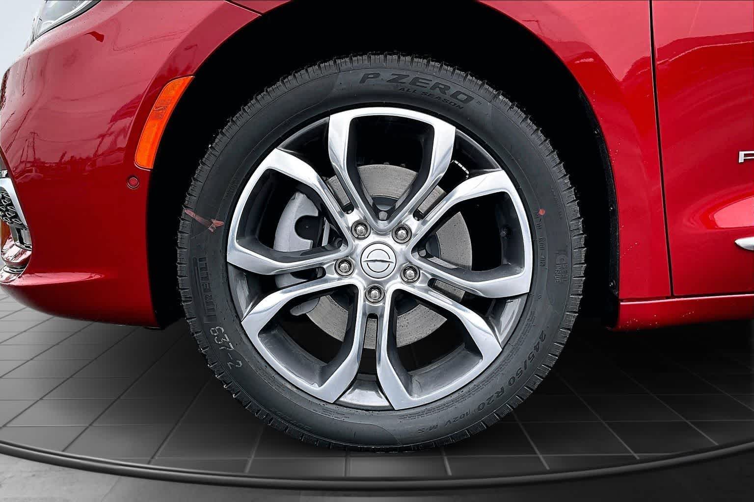 Thumbnail: 2026 Chrysler Pacifica - 8