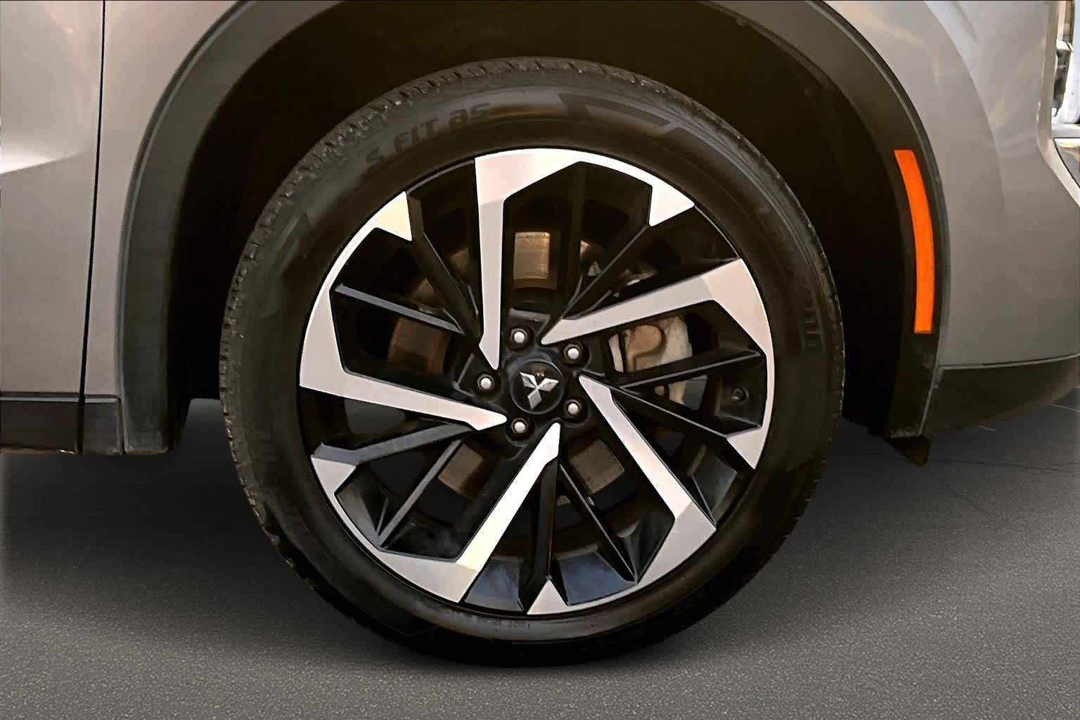 Thumbnail: 2024 Mitsubishi Outlander - 34