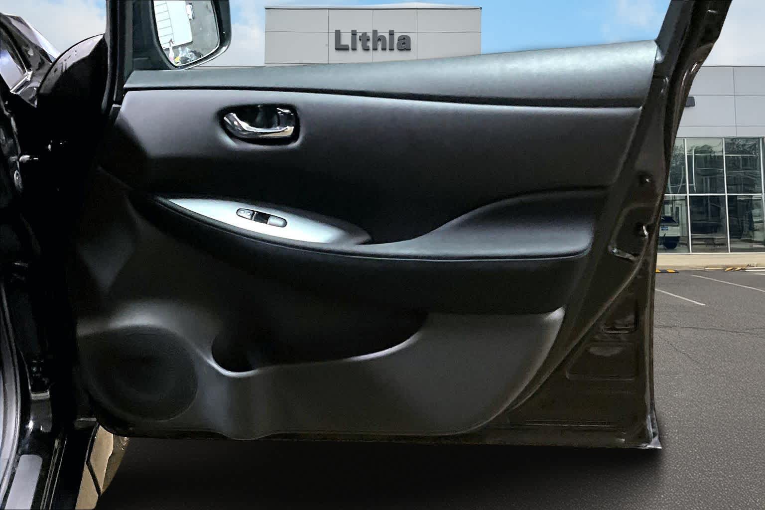 Thumbnail: 2022 Nissan Leaf - 29