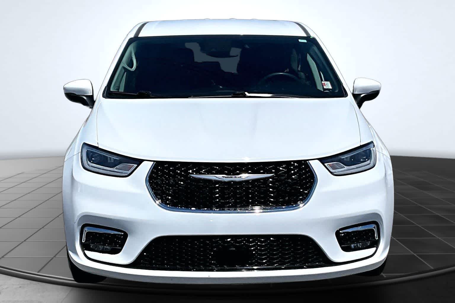 Thumbnail: 2023 Chrysler Pacifica - 5