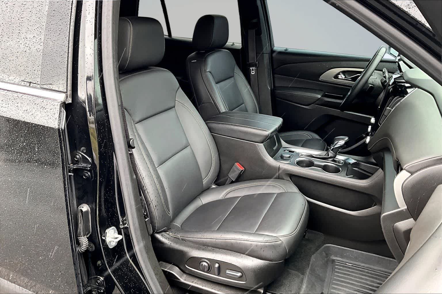 Thumbnail: 2023 Chevrolet Traverse - 14