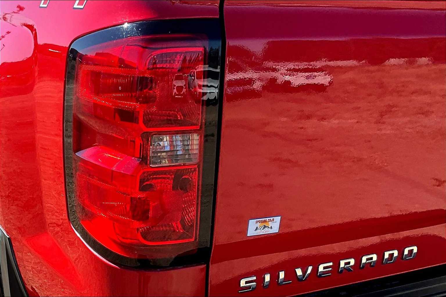 Thumbnail: 2015 Chevrolet Silverado 2500 - 32