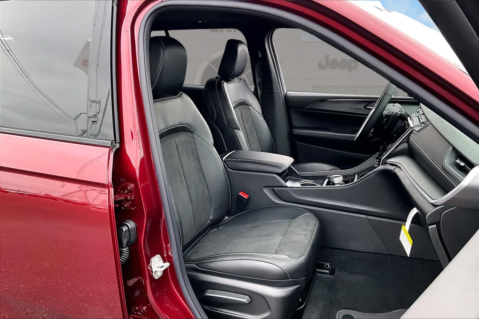 Thumbnail: 2025 Jeep Grand Cherokee - 14