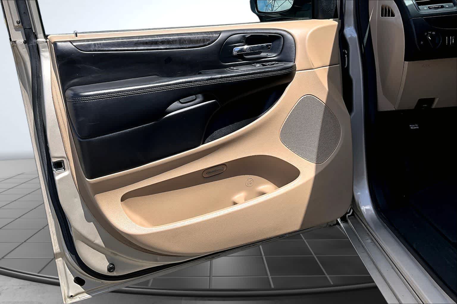 Thumbnail: 2013 Dodge Grand Caravan - 28