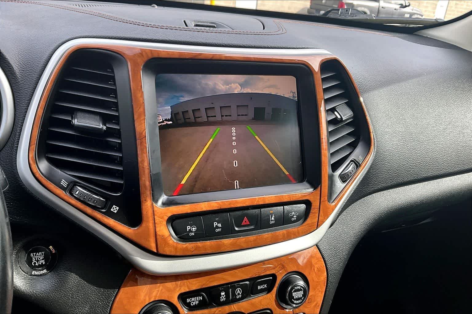 Thumbnail: 2015 Jeep Cherokee - 27