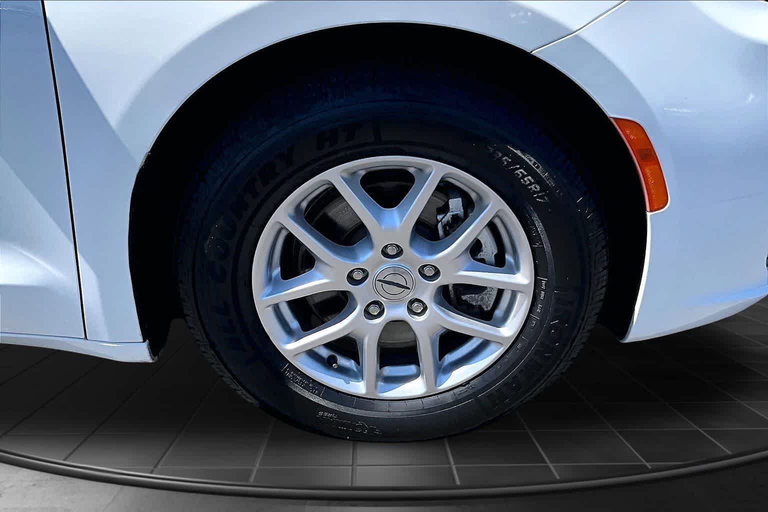 Thumbnail: 2023 Chrysler Pacifica - 33