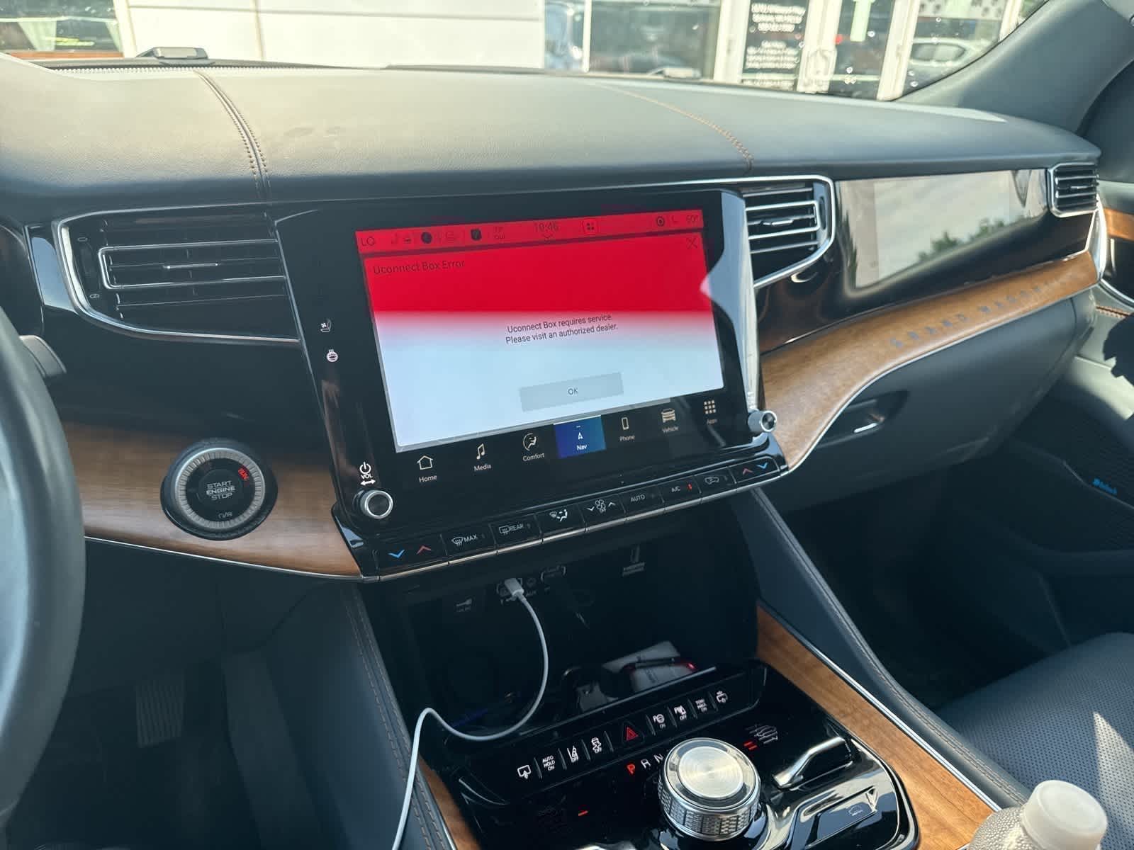 2022 Jeep Grand Wagoneer II photo 3