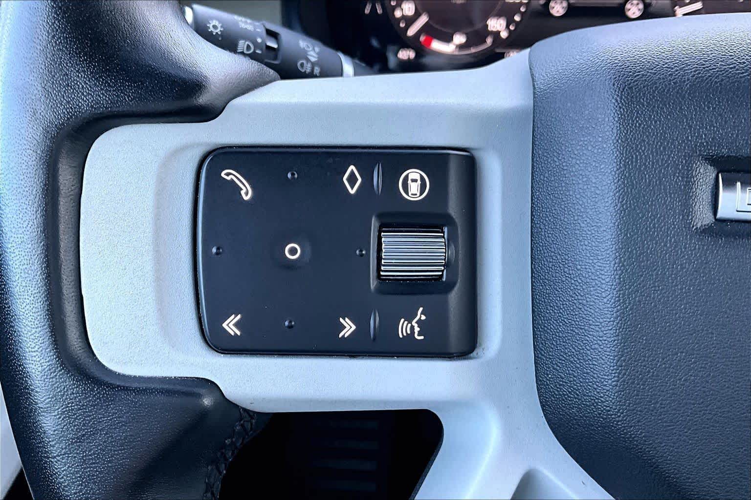 Thumbnail: 2024 Land Rover Defender - 25