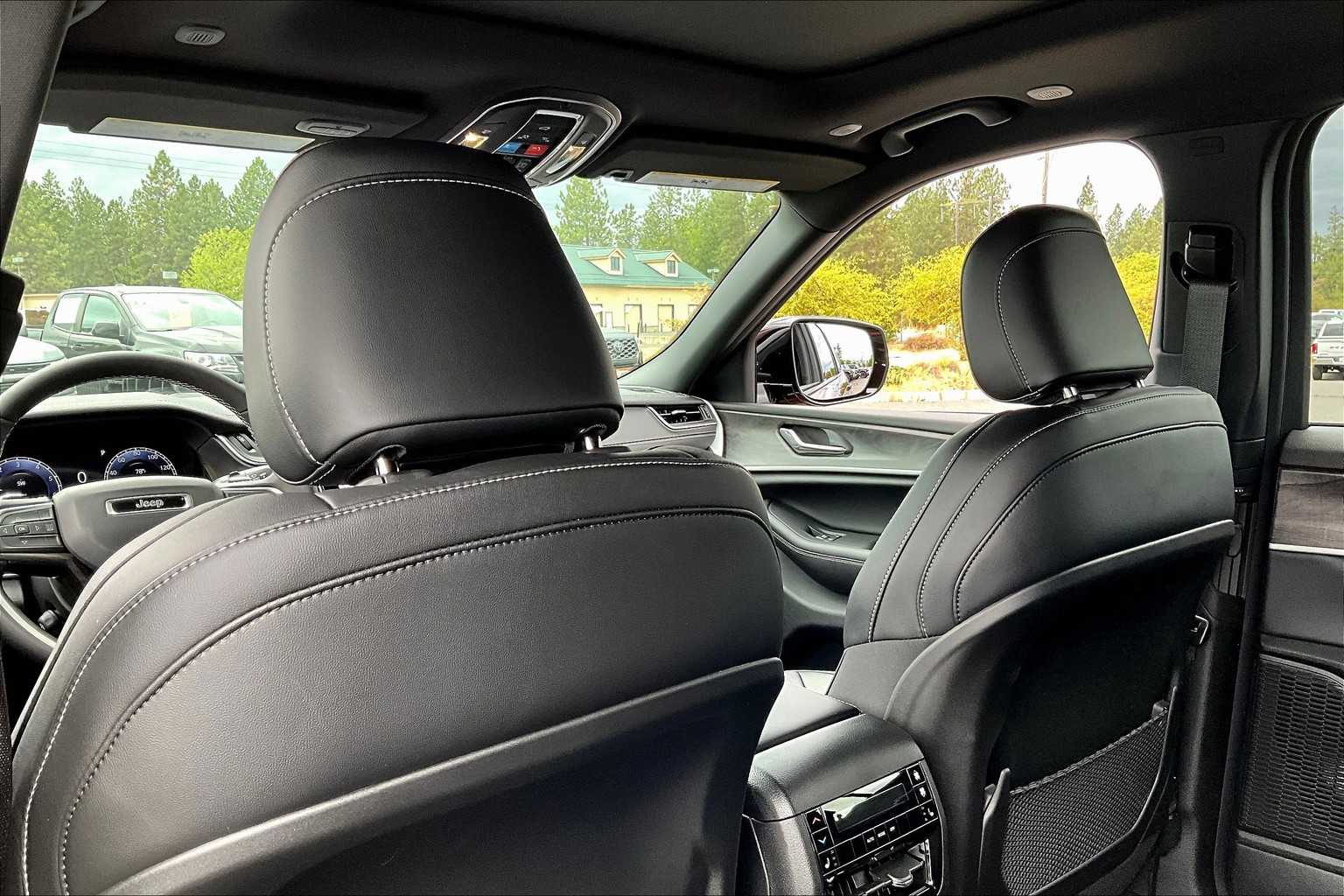 Thumbnail: 2025 Jeep Grand Cherokee - 12