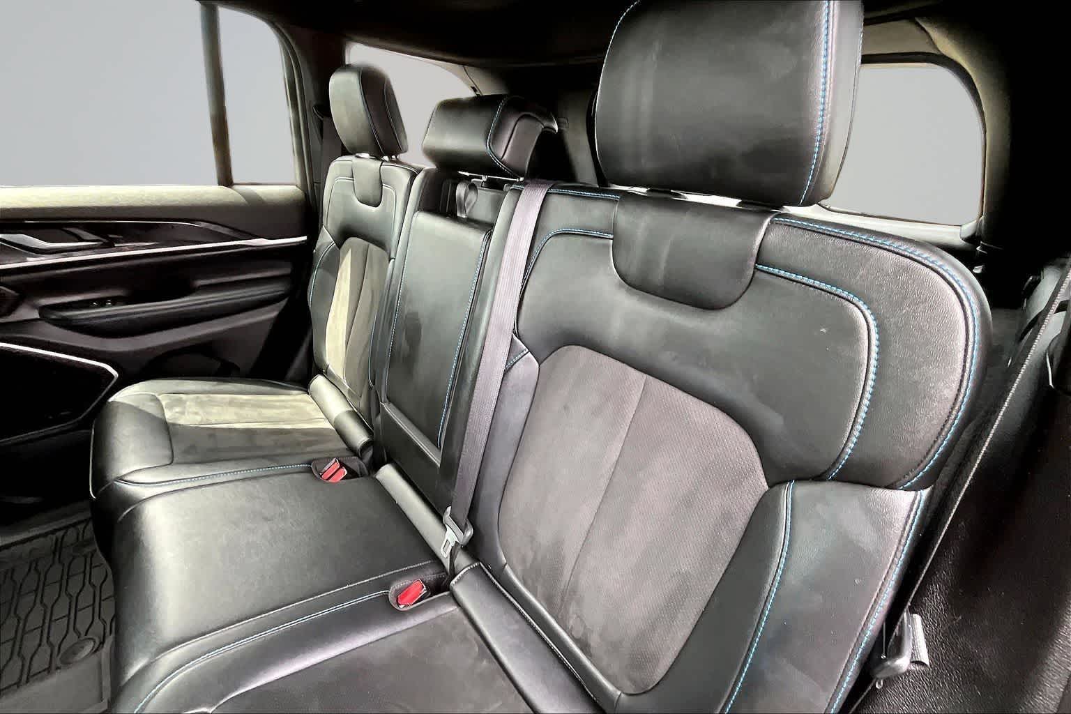 Thumbnail: 2022 Jeep Grand Cherokee - 12