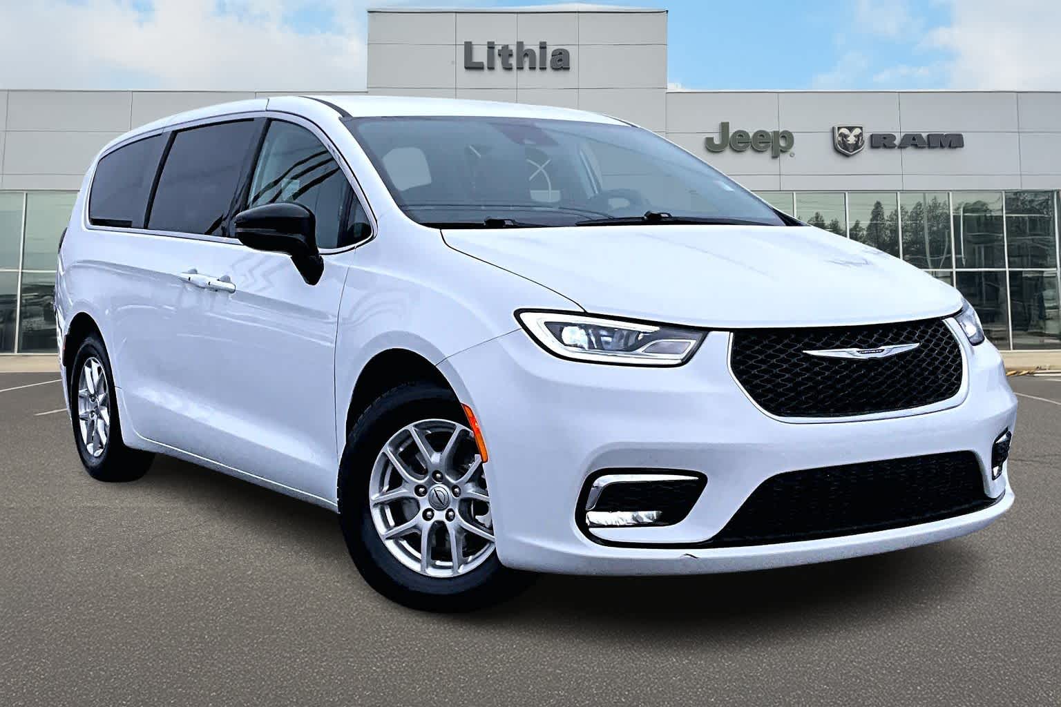 Thumbnail: 2024 Chrysler Pacifica - 22