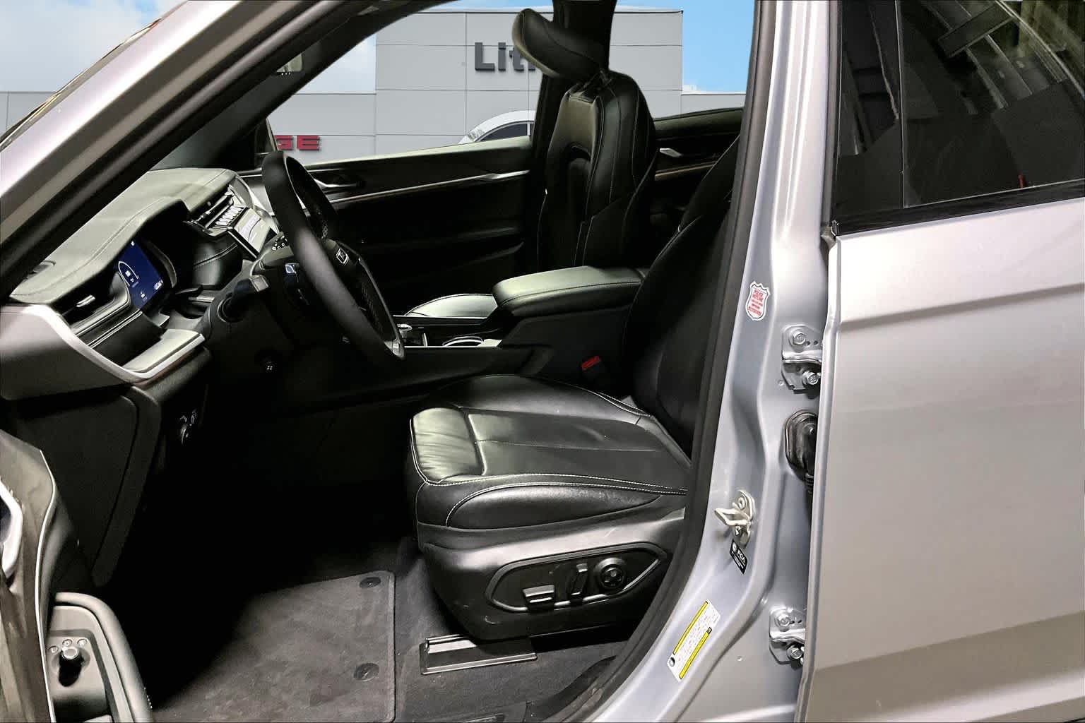 Thumbnail: 2024 Jeep Grand Cherokee L - 11