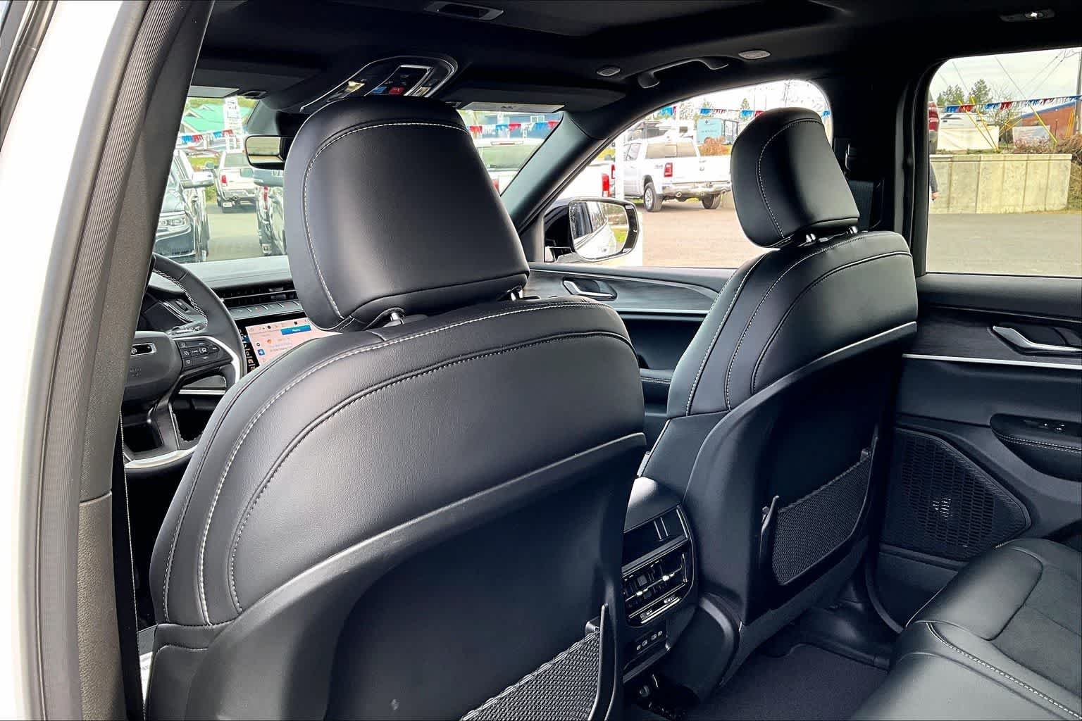 Thumbnail: 2026 Jeep Grand Cherokee - 12