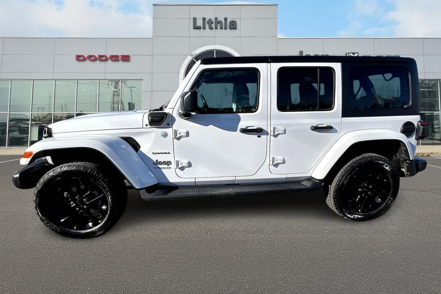 2022 Jeep Wrangler 4xe Unlimited Sahara photo 3