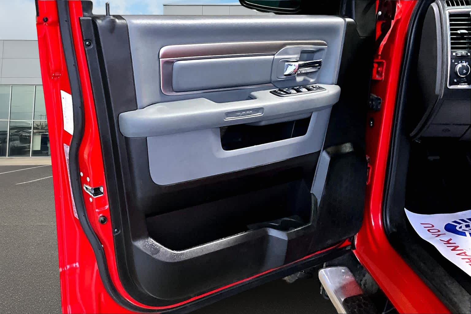 Thumbnail: 2019 RAM 1500 Classic - 28