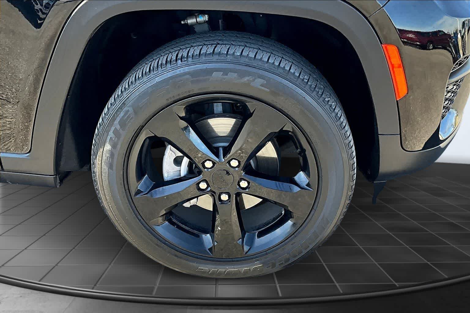 Thumbnail: 2024 Jeep Grand Cherokee - 34