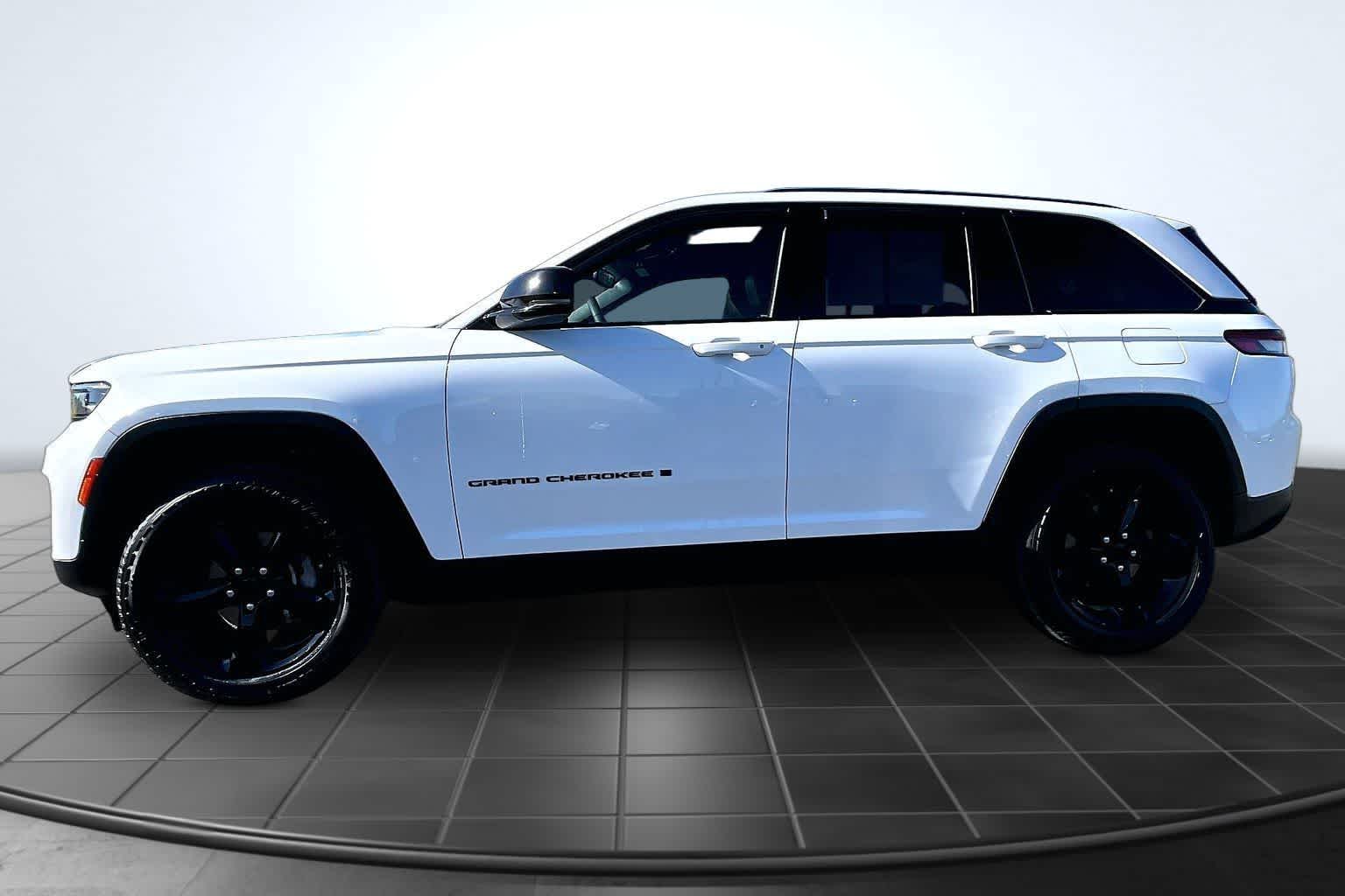 Thumbnail: 2023 Jeep Grand Cherokee - 3