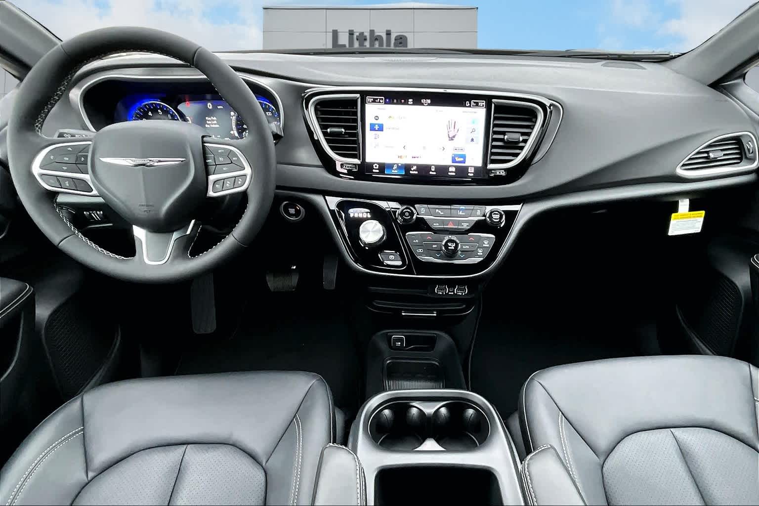 Thumbnail: 2025 Chrysler Voyager - 8