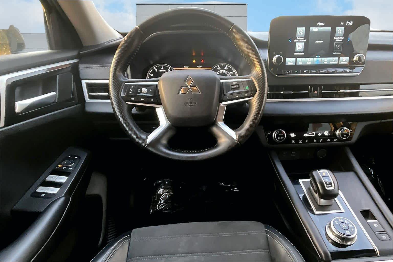 Thumbnail: 2024 Mitsubishi Outlander - 15