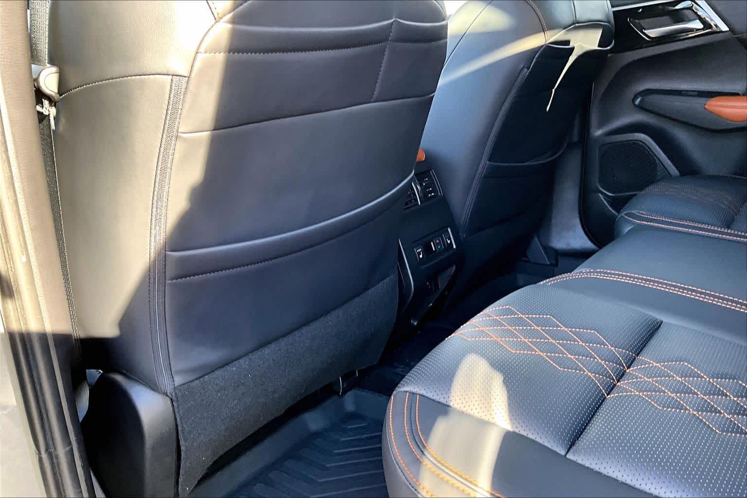 Thumbnail: 2023 Mitsubishi Outlander - 12