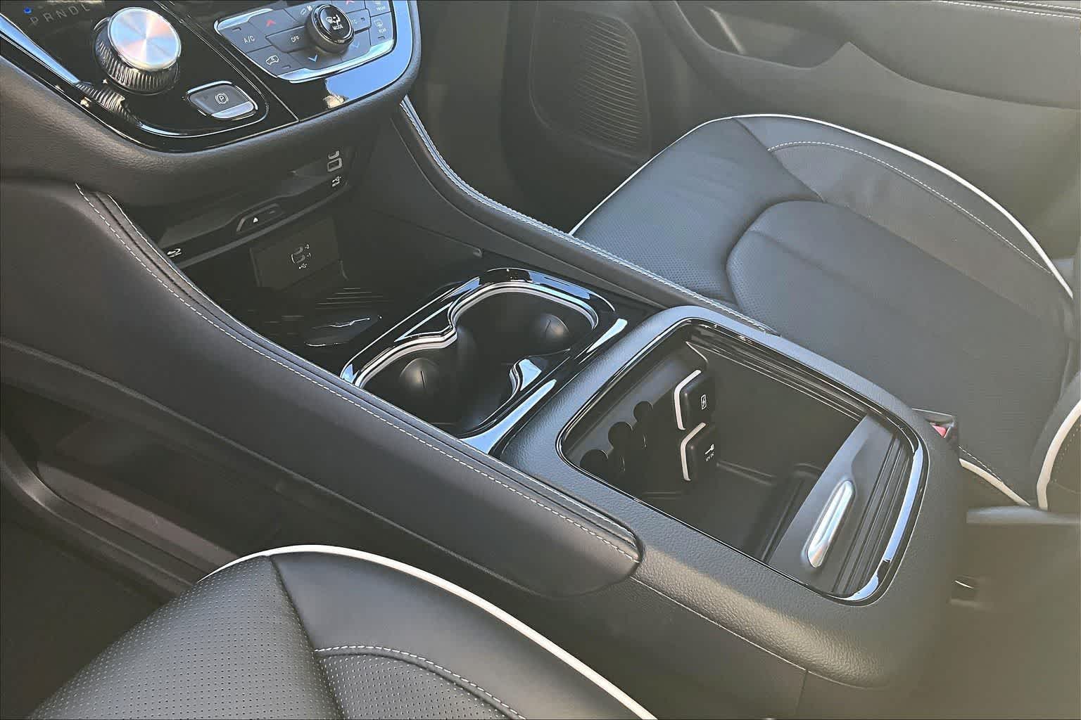 Thumbnail: 2026 Chrysler Pacifica - 17