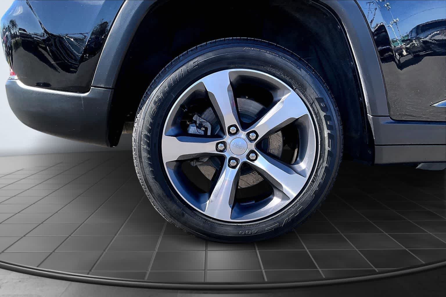 Thumbnail: 2022 Jeep Grand Cherokee - 35