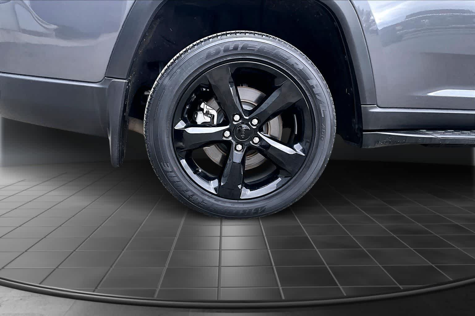 Thumbnail: 2023 Jeep Grand Cherokee L - 35