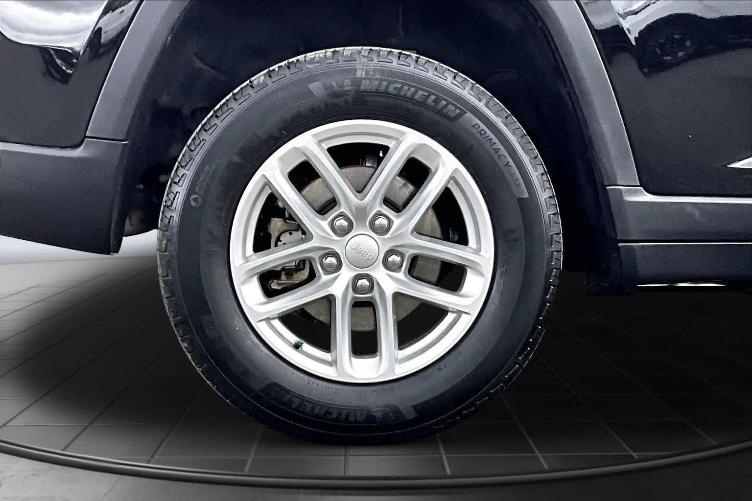 Thumbnail: 2023 Jeep Grand Cherokee - 35