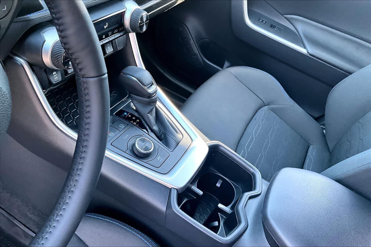 Thumbnail: 2025 Toyota RAV4 - 17