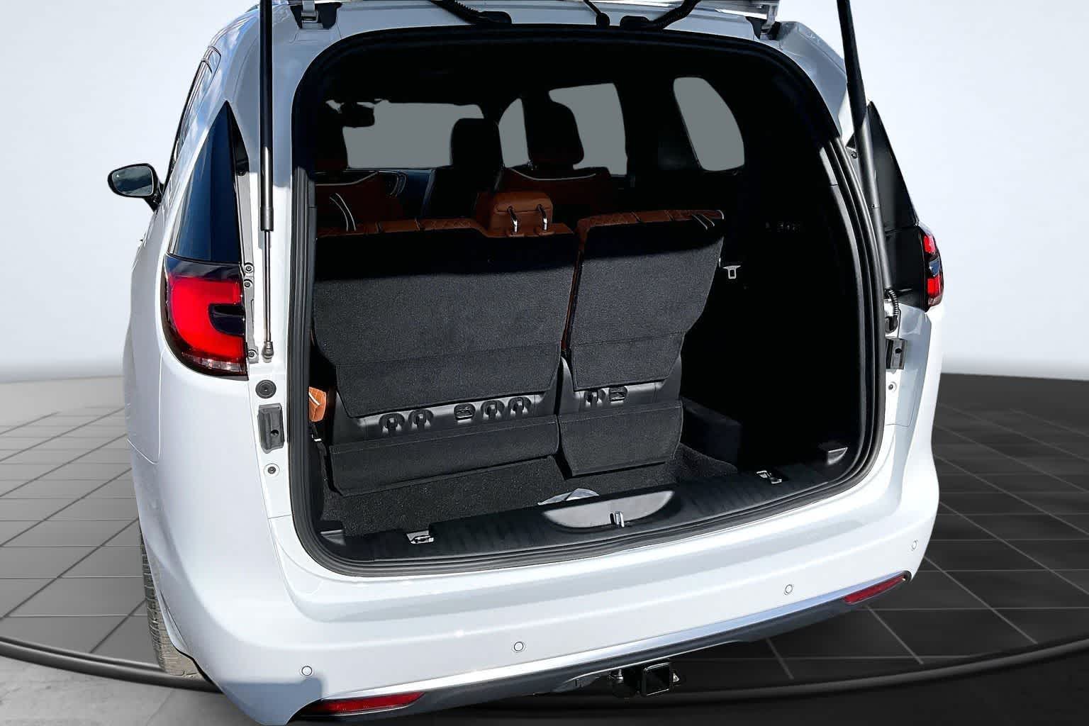 Thumbnail: 2026 Chrysler Pacifica - 19