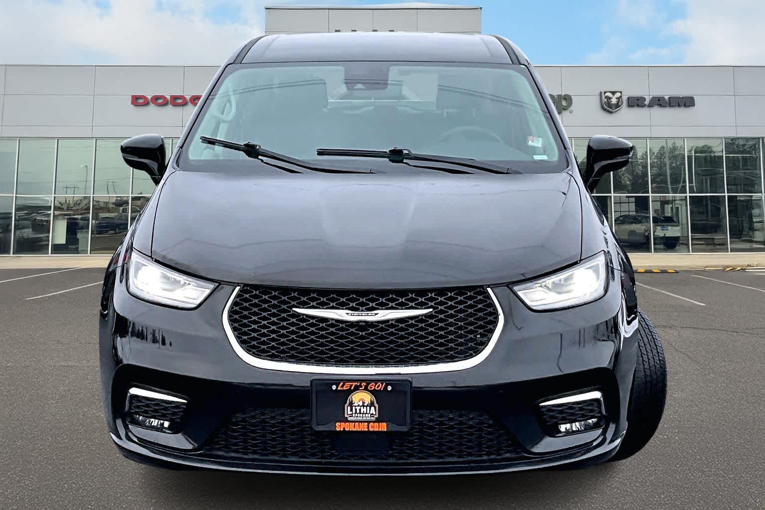 Thumbnail: 2024 Chrysler Pacifica - 6