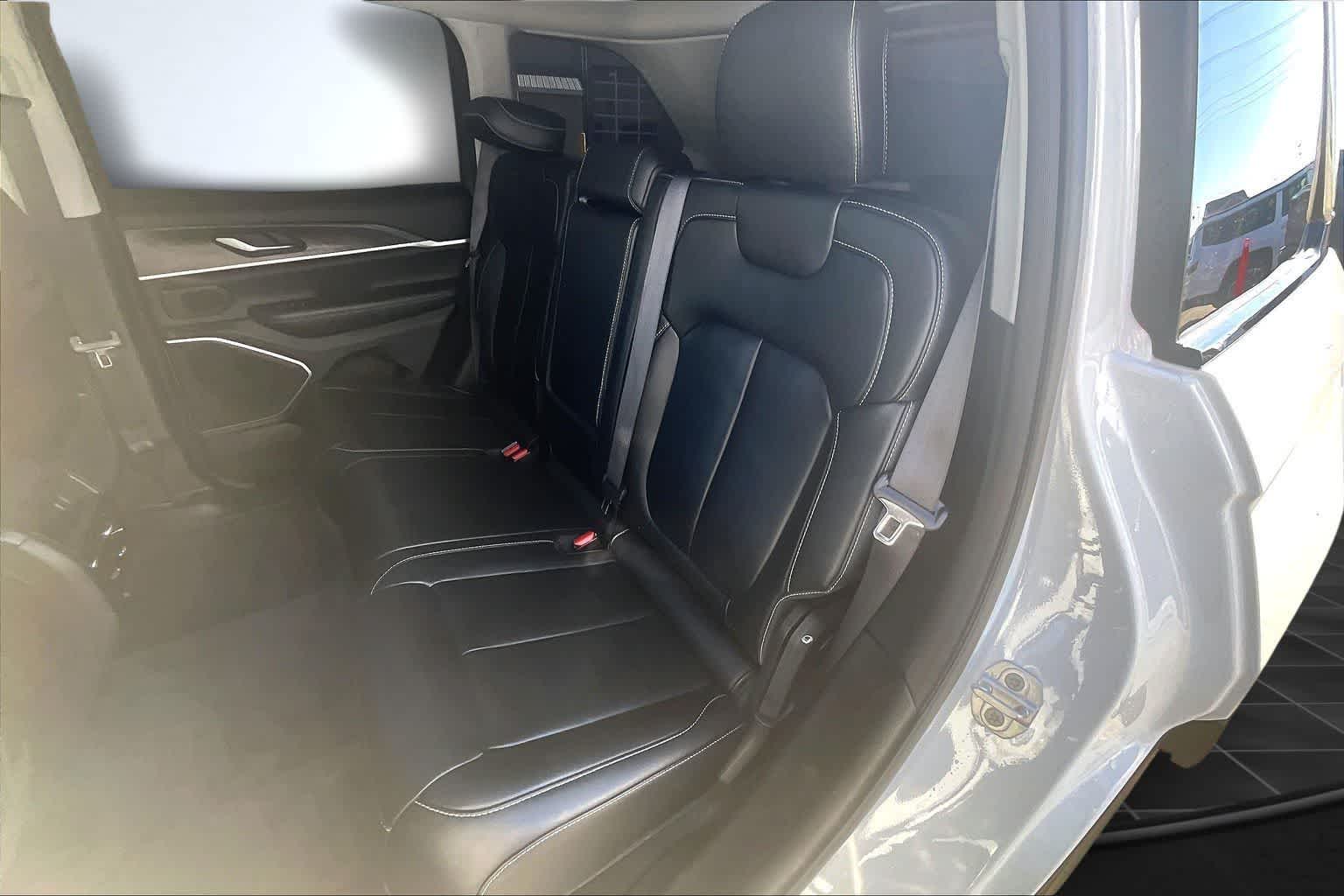 Thumbnail: 2022 Jeep Grand Cherokee - 13