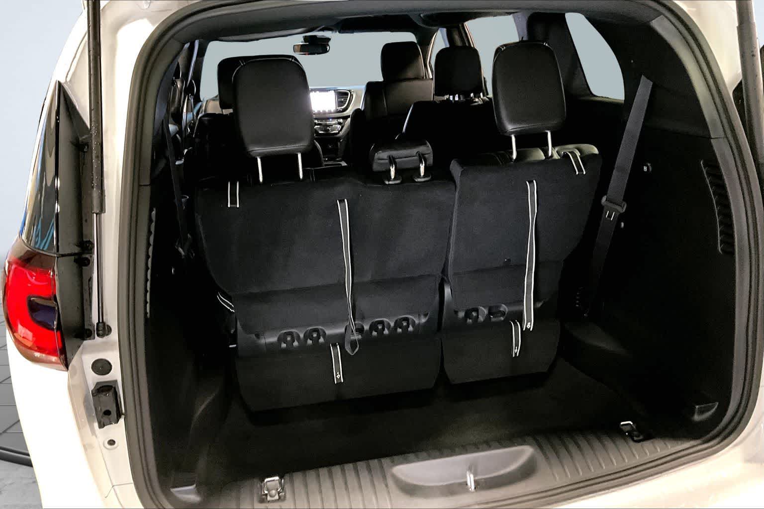 Thumbnail: 2026 Chrysler Pacifica - 19