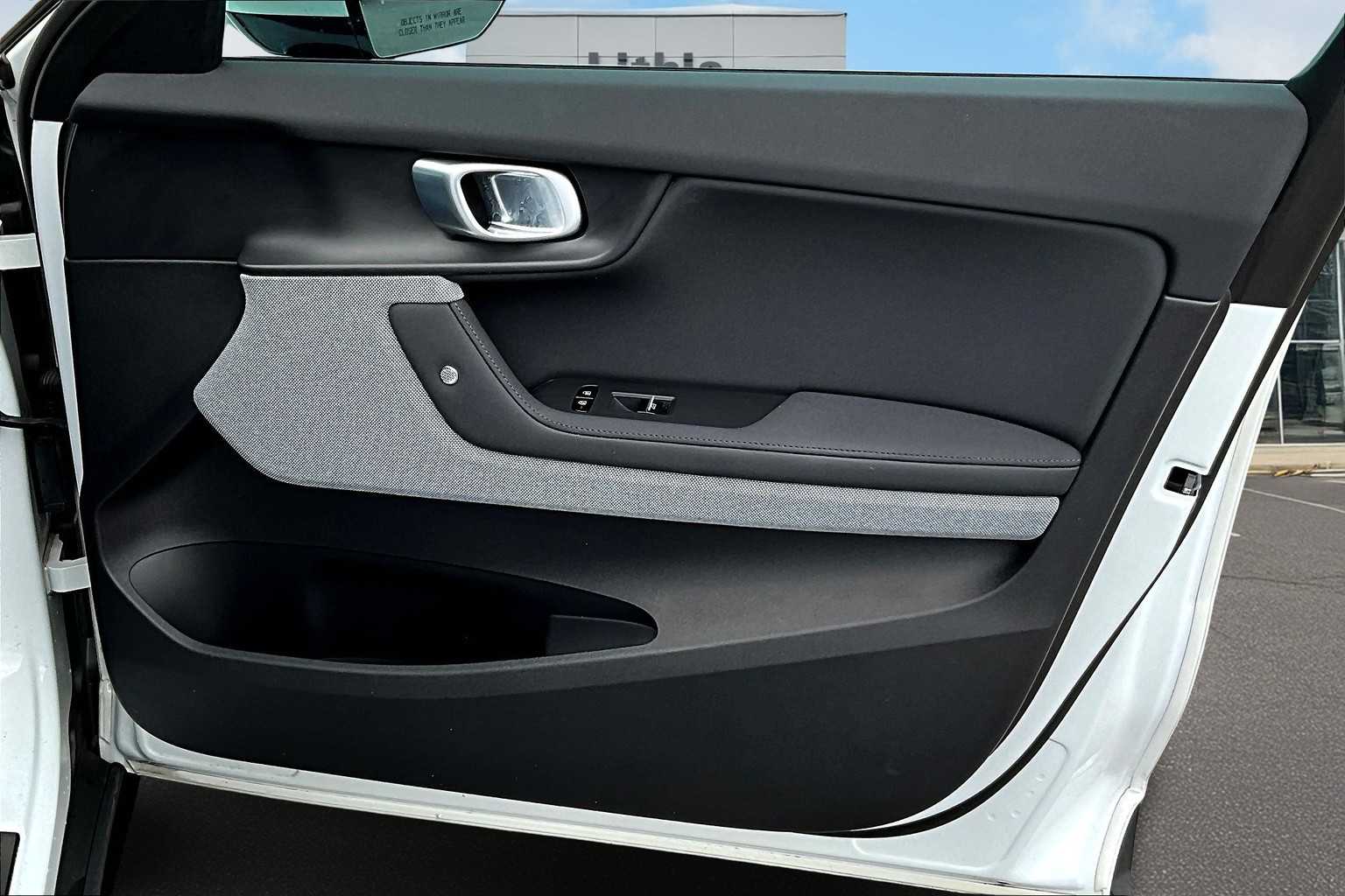 Thumbnail: 2022 Polestar 2 - 25