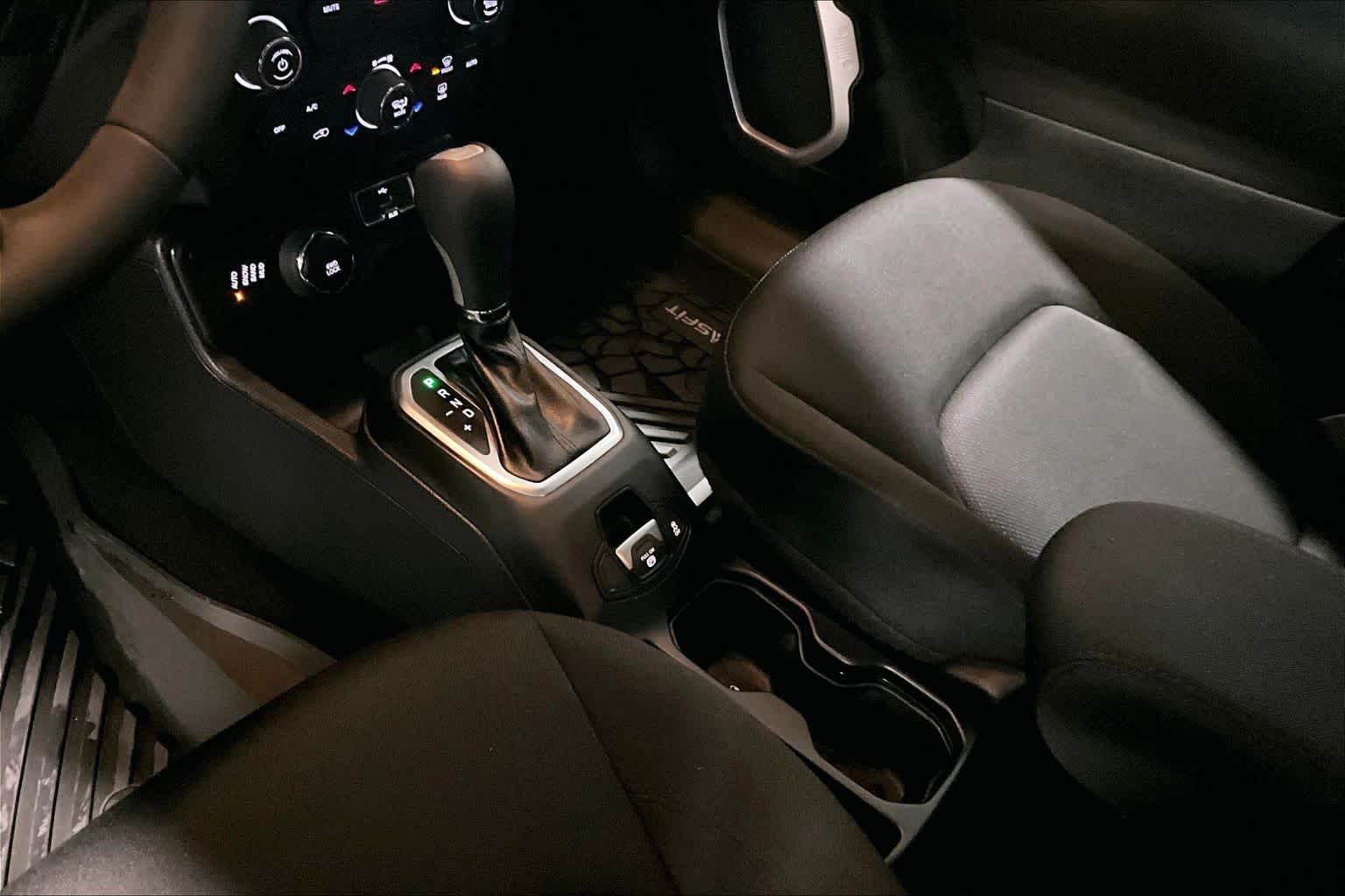 Thumbnail: 2018 Jeep Renegade - 17