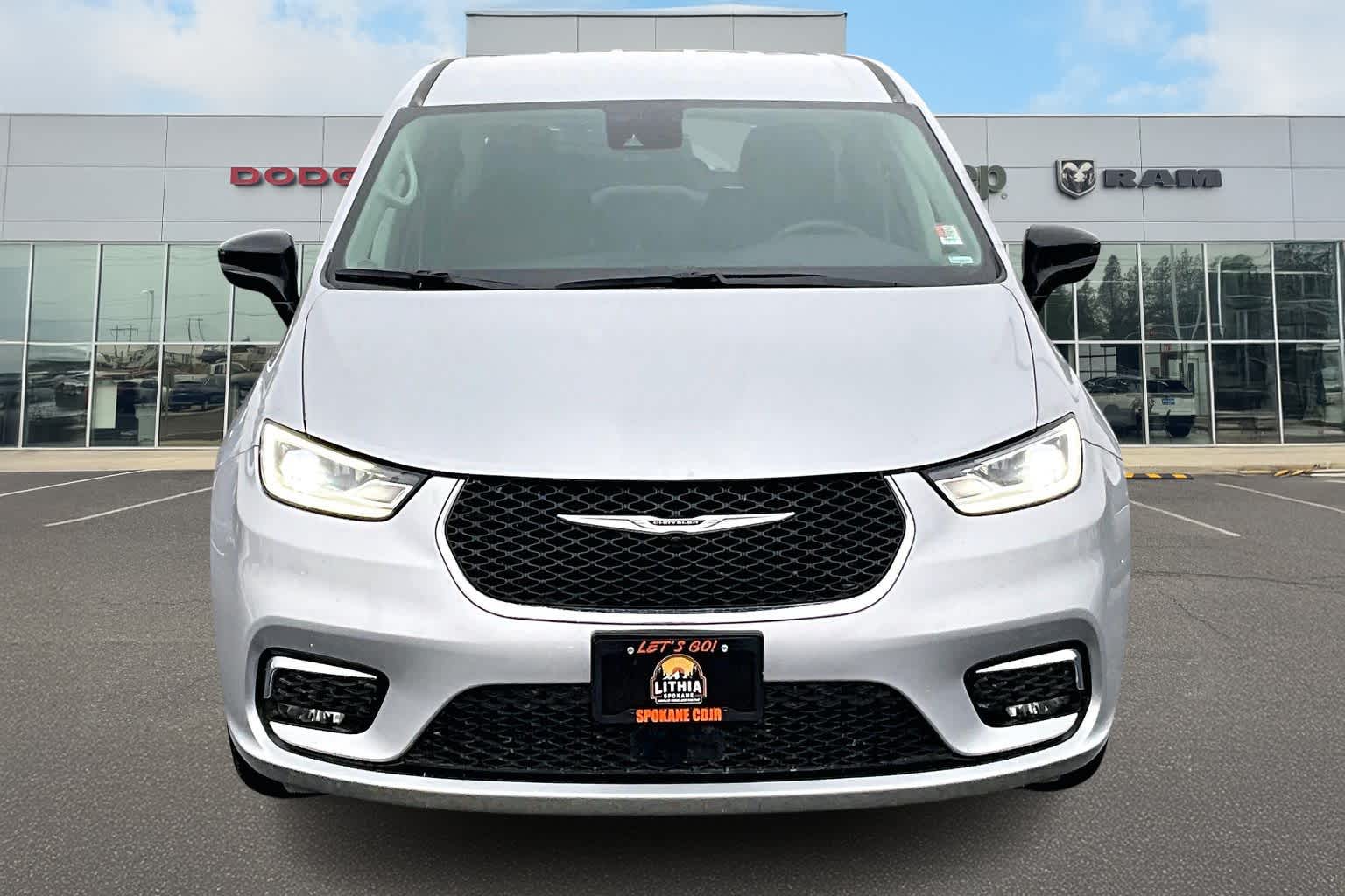 Thumbnail: 2024 Chrysler Pacifica - 6