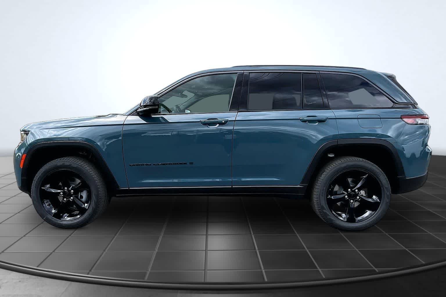 Thumbnail: 2026 Jeep Grand Cherokee - 3