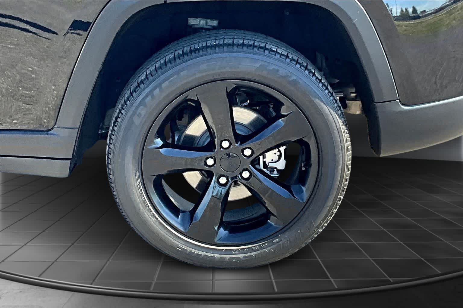 Thumbnail: 2024 Jeep Grand Cherokee - 36