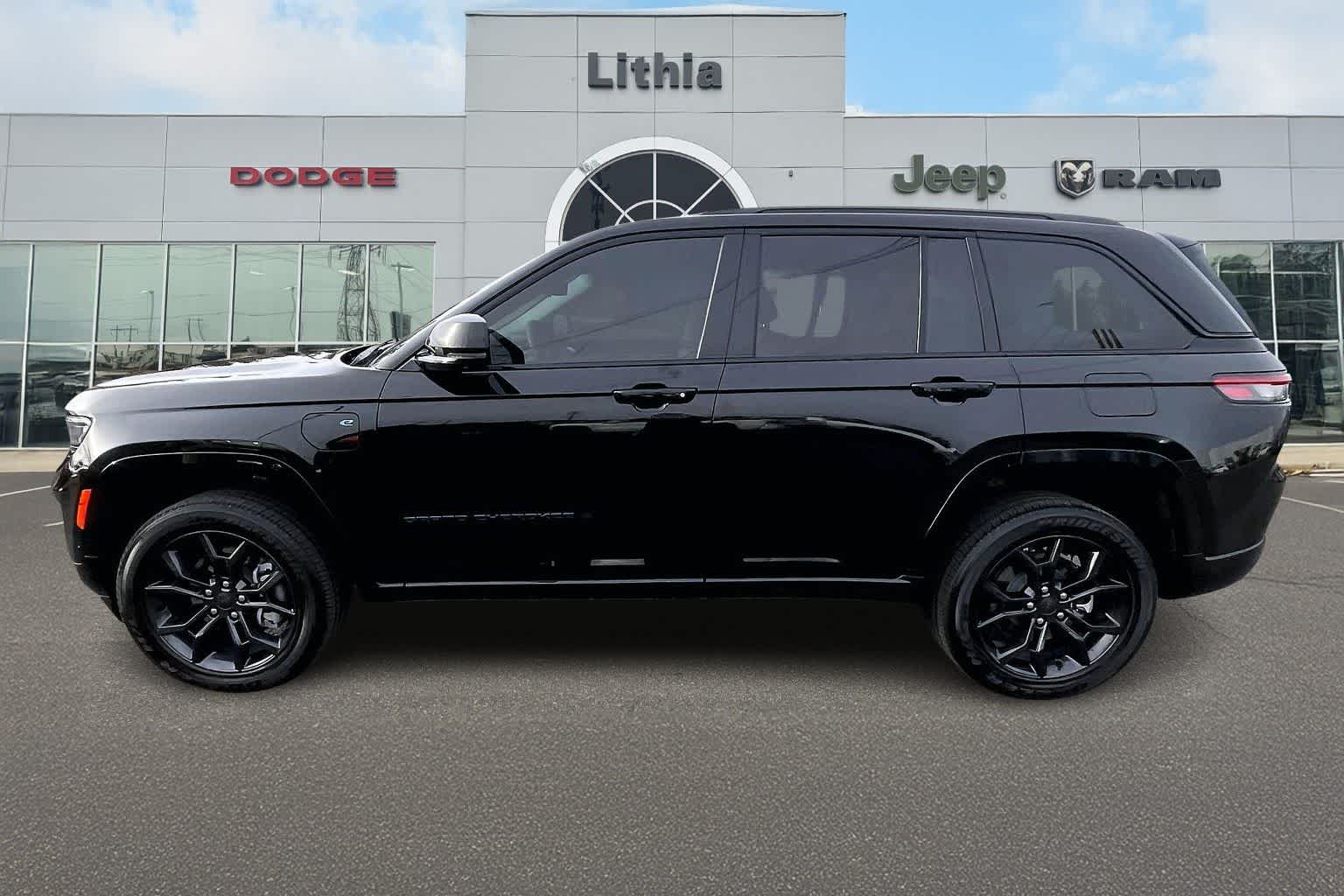 Thumbnail: 2023 Jeep Grand Cherokee - 3