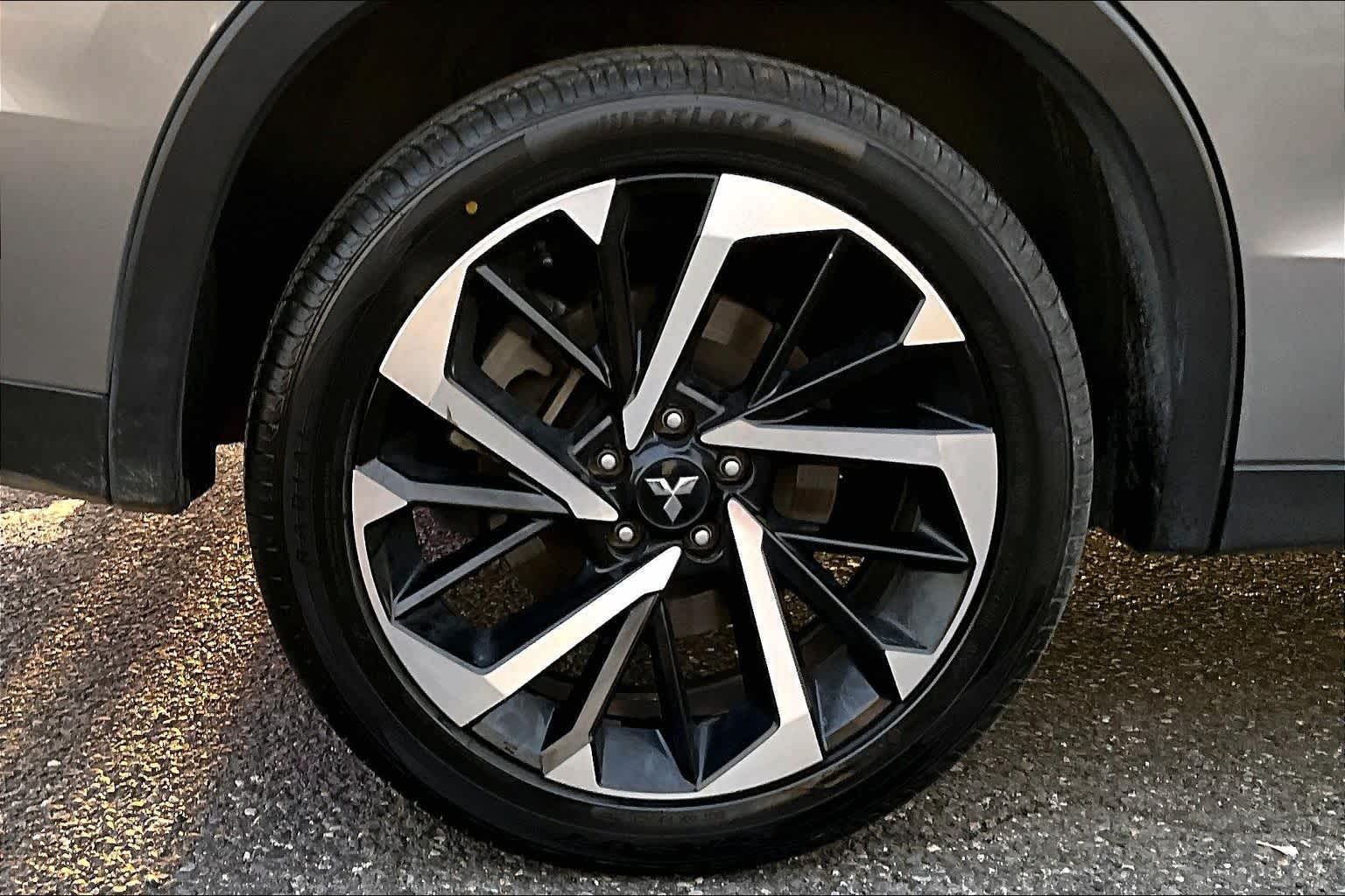 Thumbnail: 2024 Mitsubishi Outlander - 35