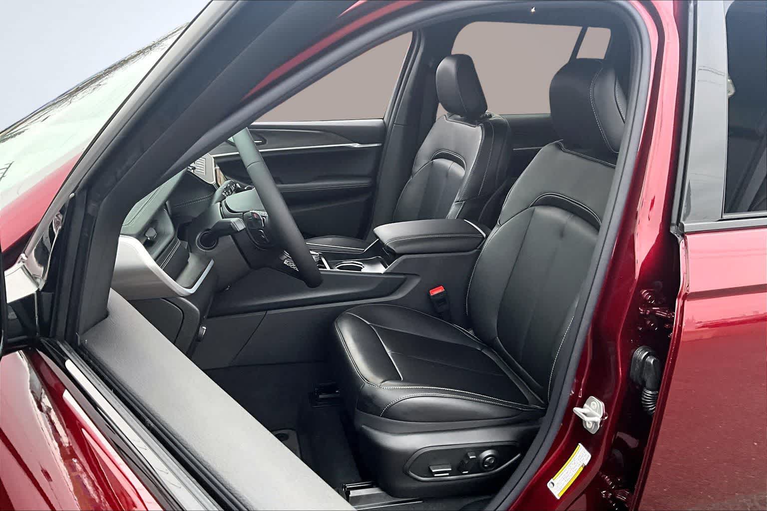 Thumbnail: 2026 Jeep Grand Cherokee - 11