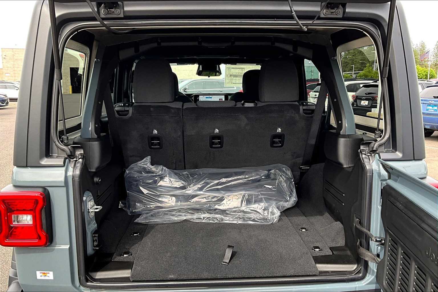 Thumbnail: 2025 Jeep Wrangler - 19