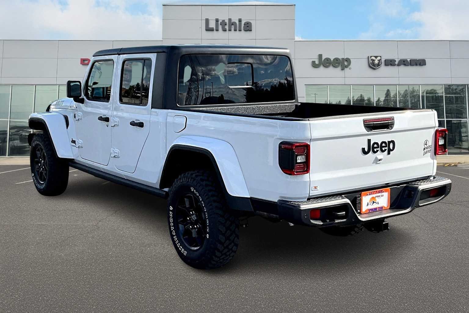 Thumbnail: 2025 Jeep Gladiator - 4