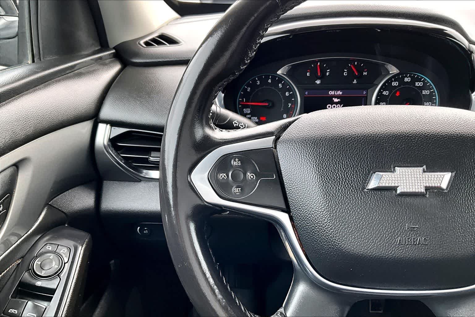 Thumbnail: 2021 Chevrolet Traverse - 25