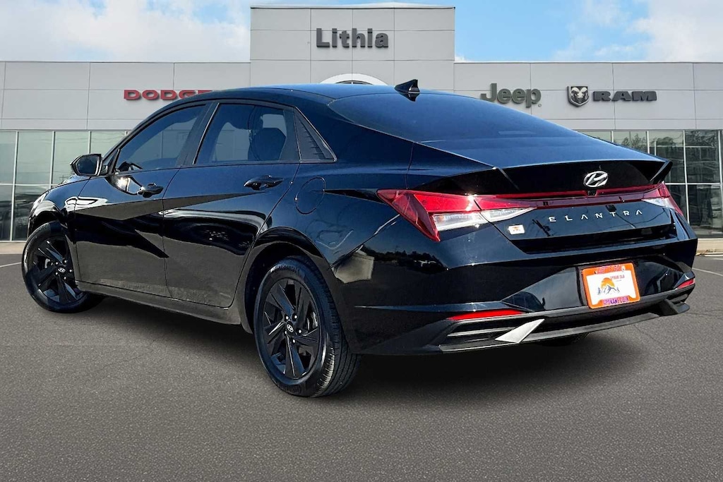 Used 2022 Hyundai Elantra SEL Sedan